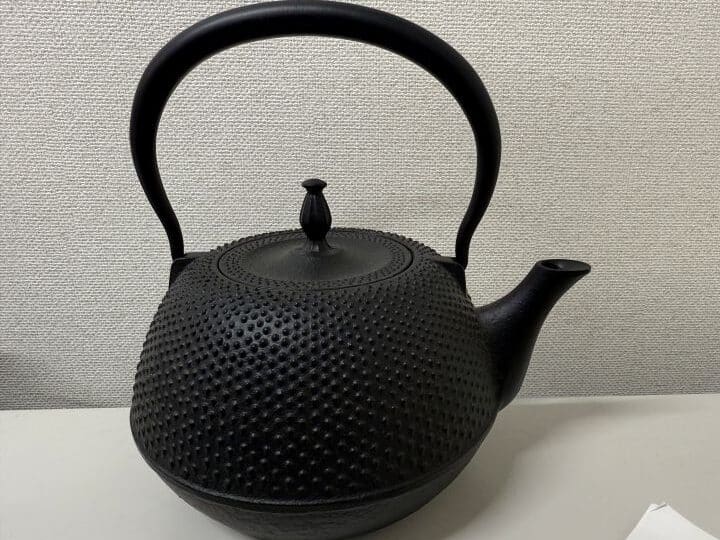 盆略点前で使用する鉄瓶