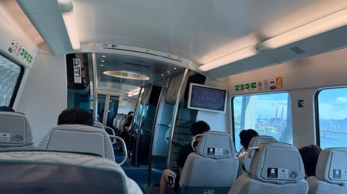 香港 エアポートエクスプレス車内の様子